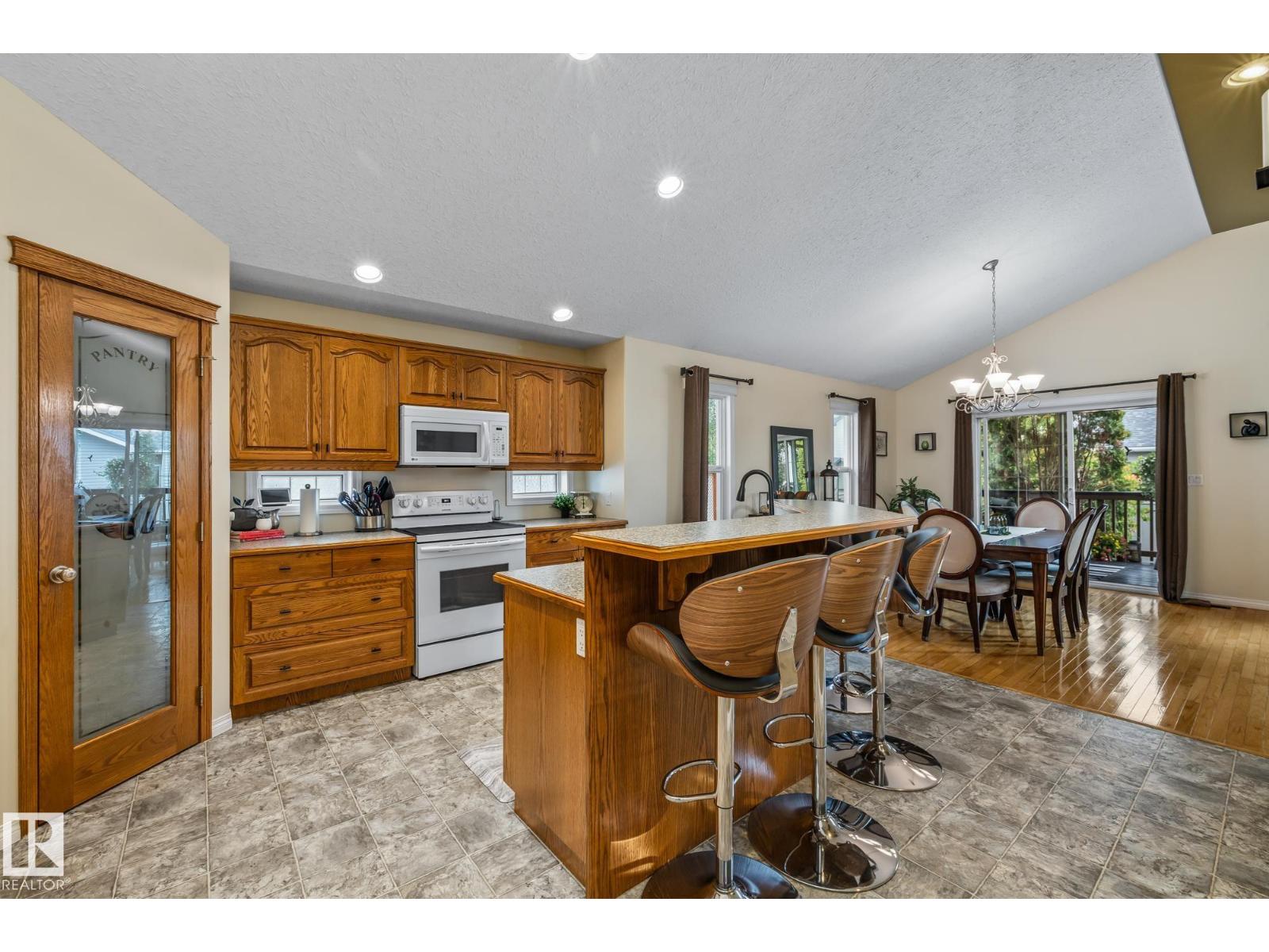 Photo 3 of 10411 95 St, Morinville AB