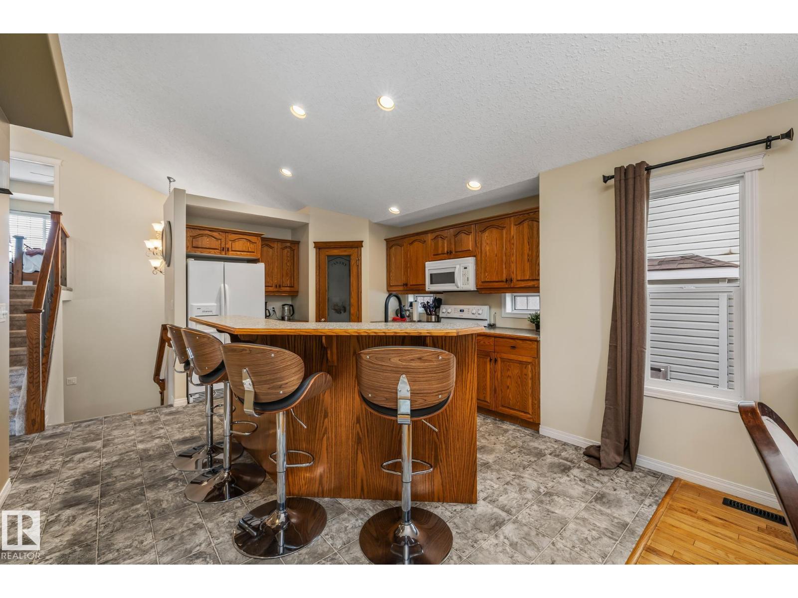 Photo 6 of 10411 95 St, Morinville AB