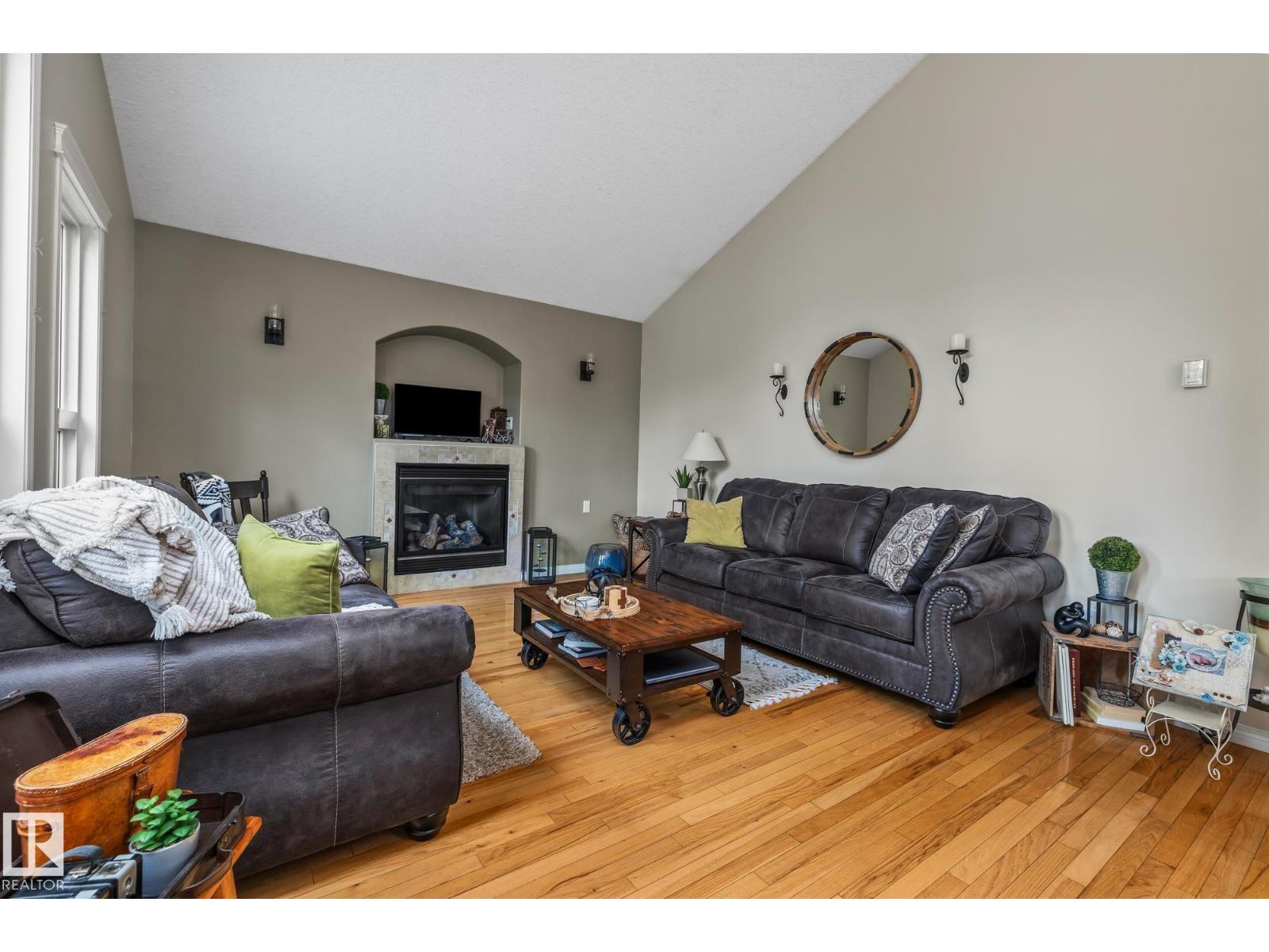 Photo 9 of 10411 95 St, Morinville AB