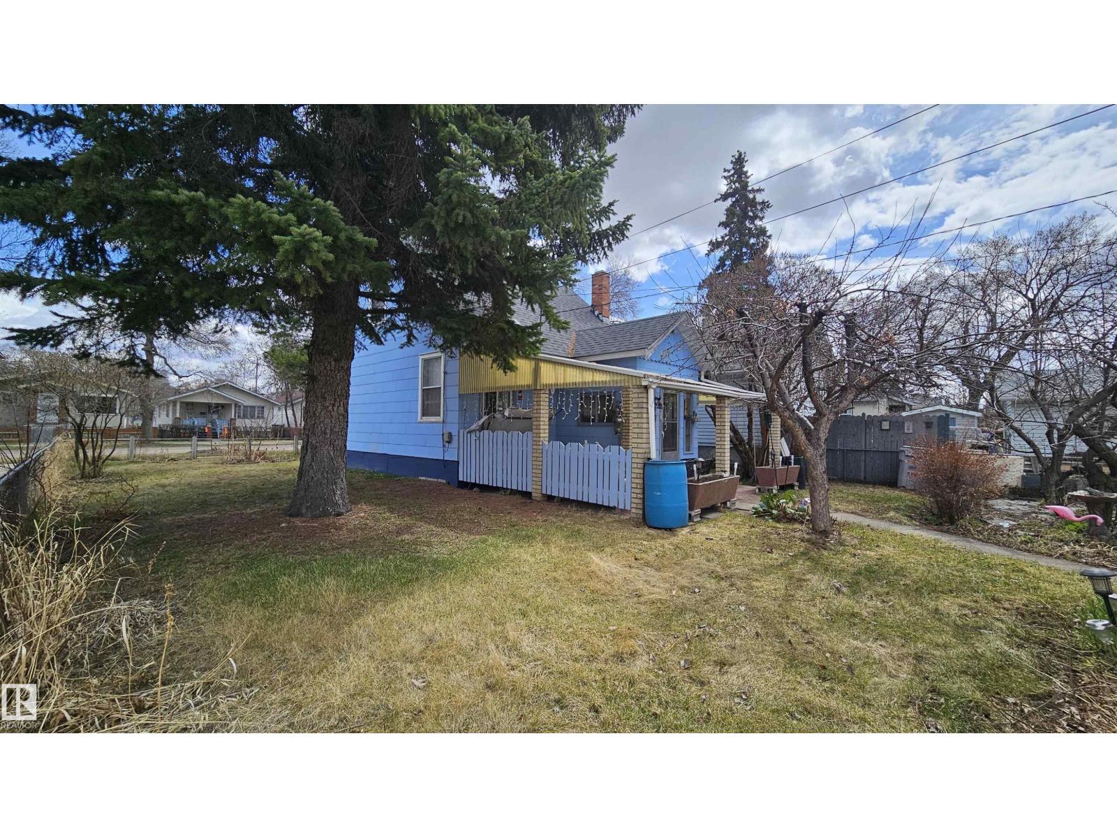 Photo 11 of 11512 86 St Nw, Edmonton AB