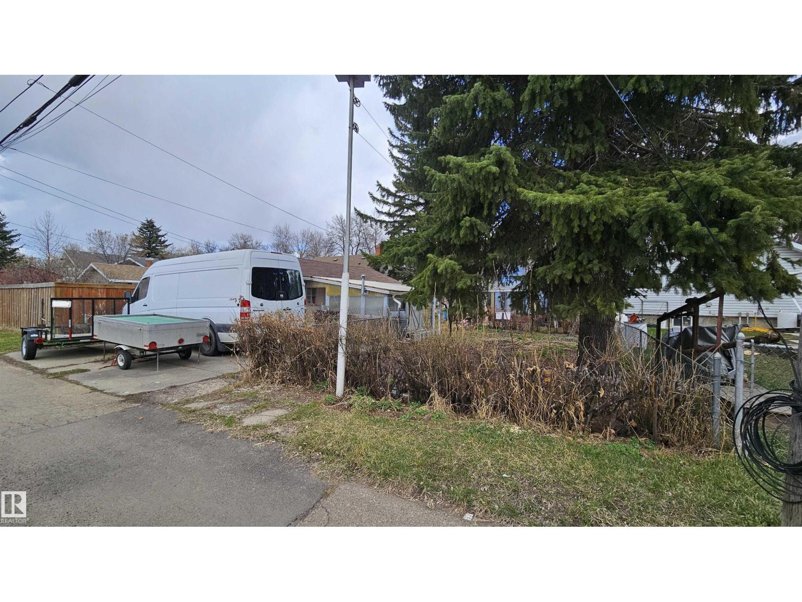 Photo 8 of 11512 86 St Nw, Edmonton AB
