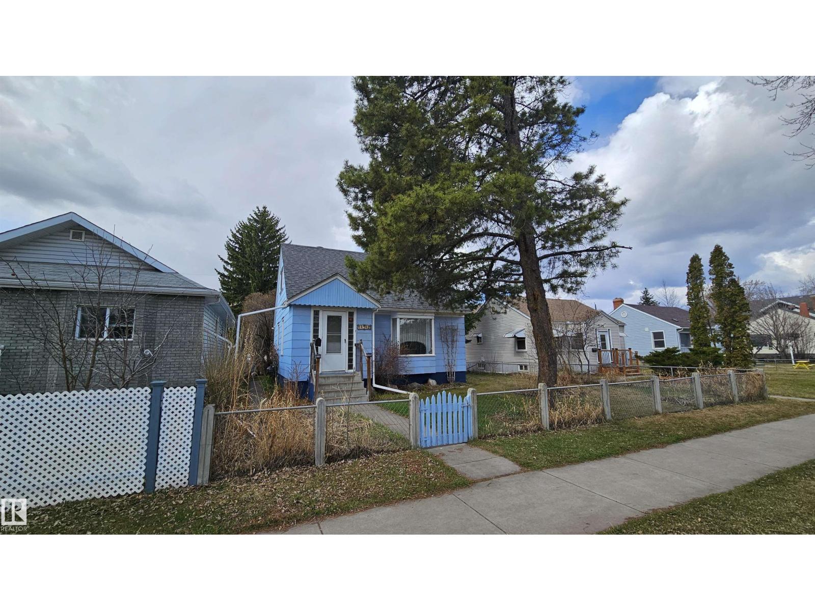 Photo 7 of 11512 86 St Nw, Edmonton AB