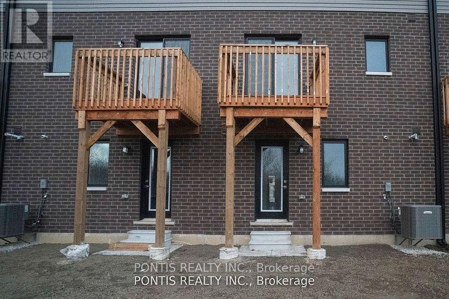 Photo 3 of 84 Fieldridge Crescent, Brampton ON