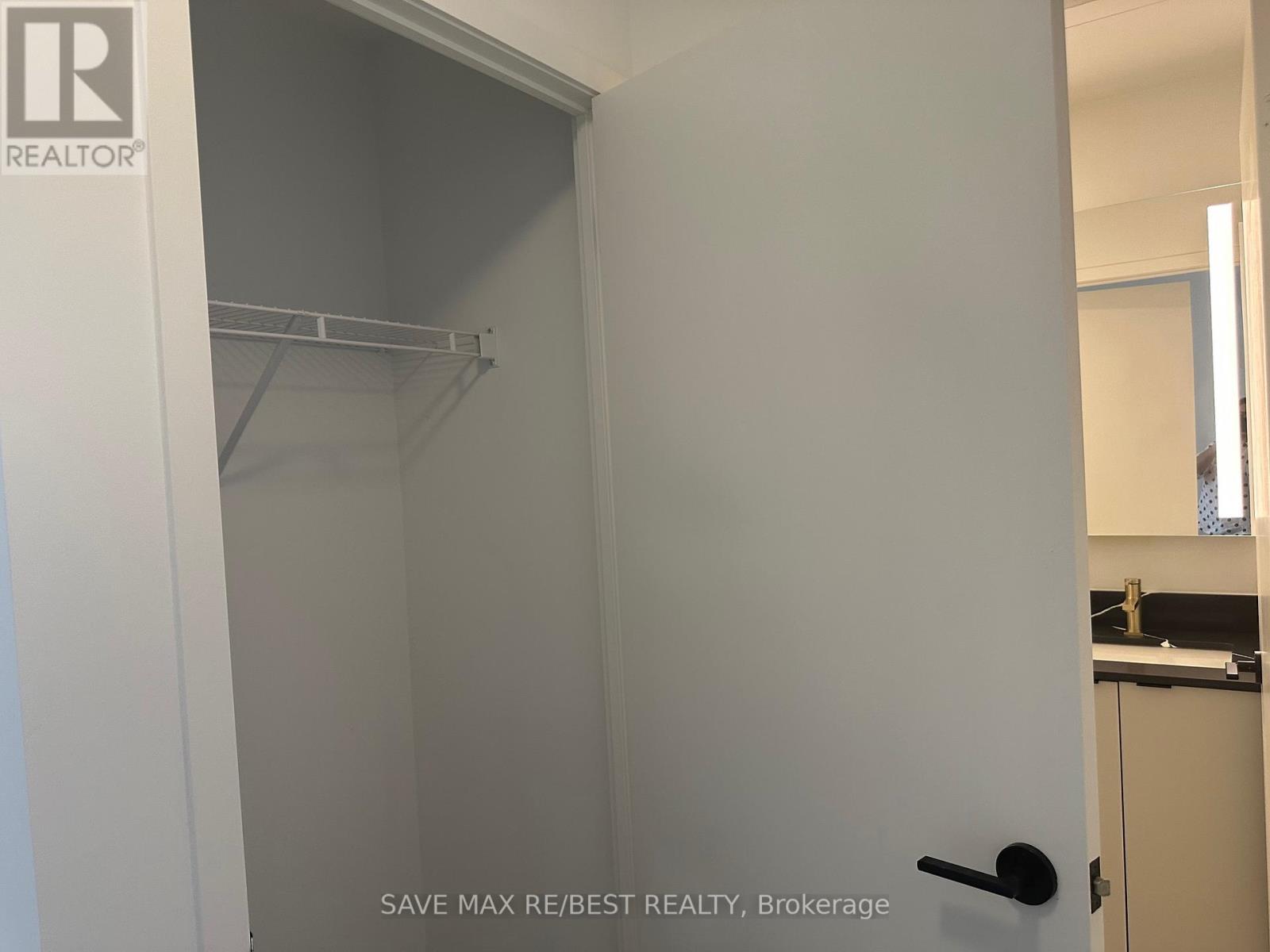 Photo 2 of 726 285 Dufferin Street, Toronto ON