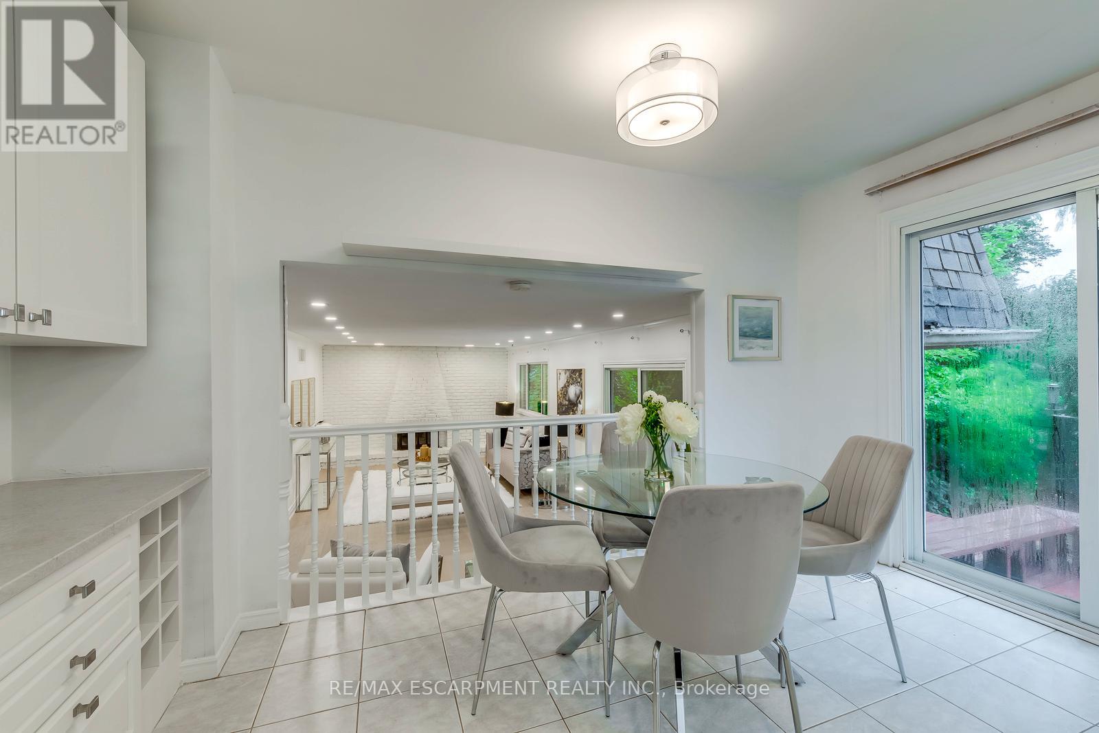 Photo 18 of 170 Cavendish Court, Oakville ON