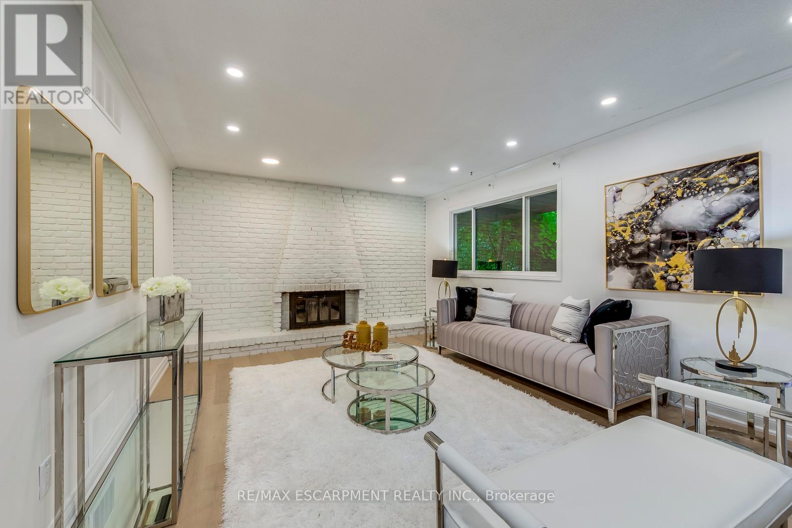 Photo 19 of 170 Cavendish Court, Oakville ON