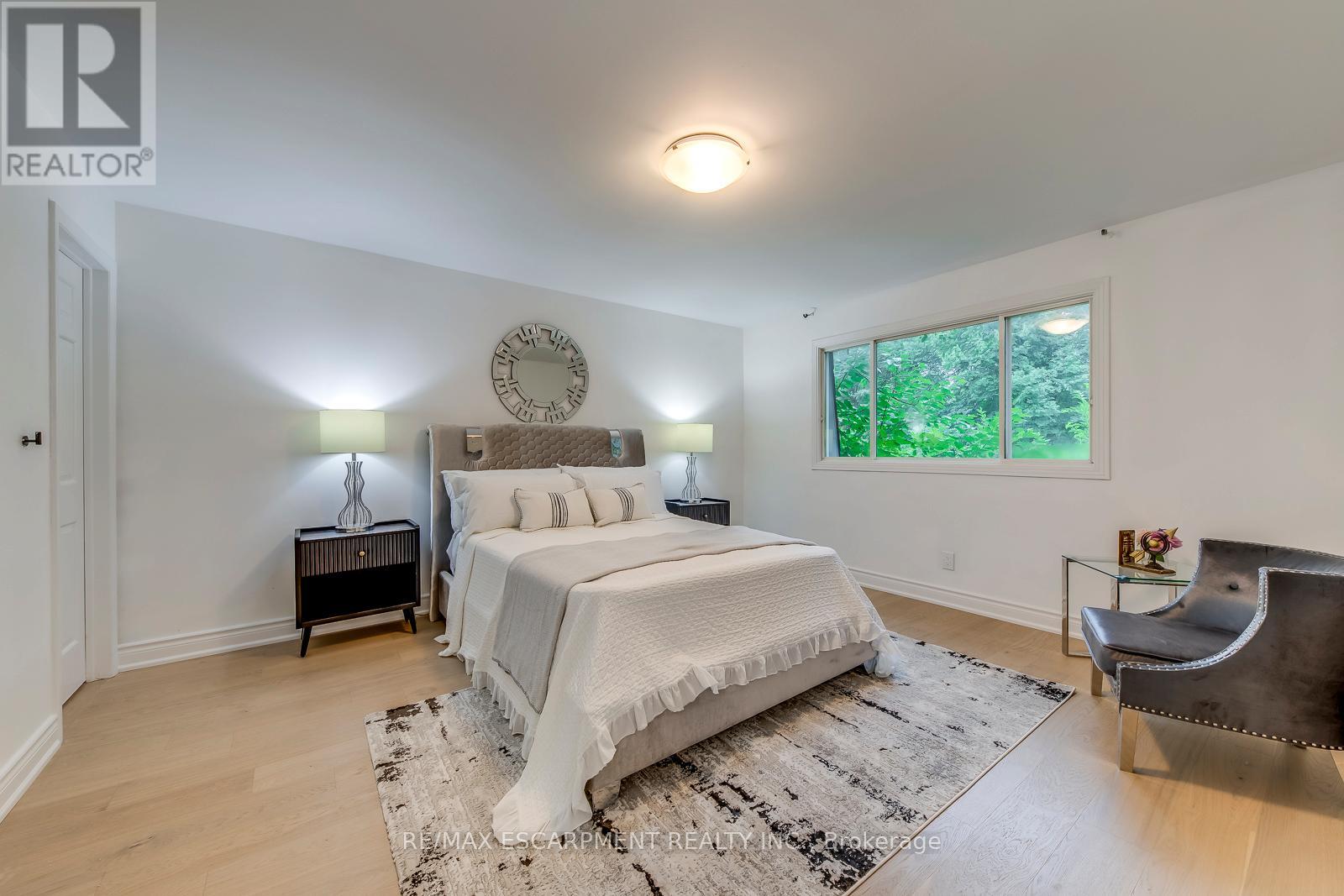 Photo 28 of 170 Cavendish Court, Oakville ON