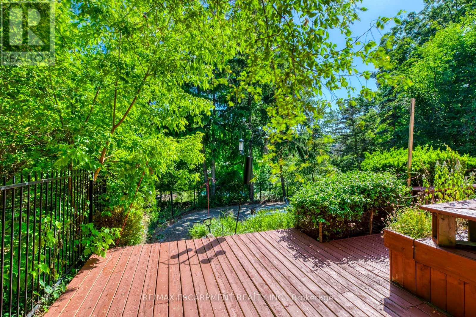 Photo 38 of 170 Cavendish Court, Oakville ON