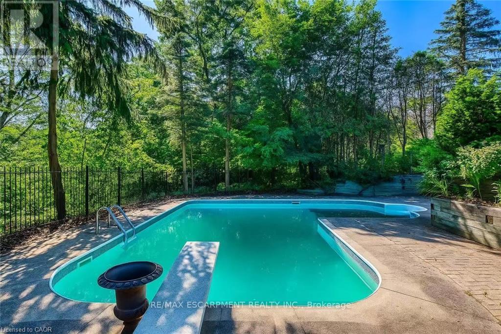 Photo 44 of 170 Cavendish Court, Oakville ON
