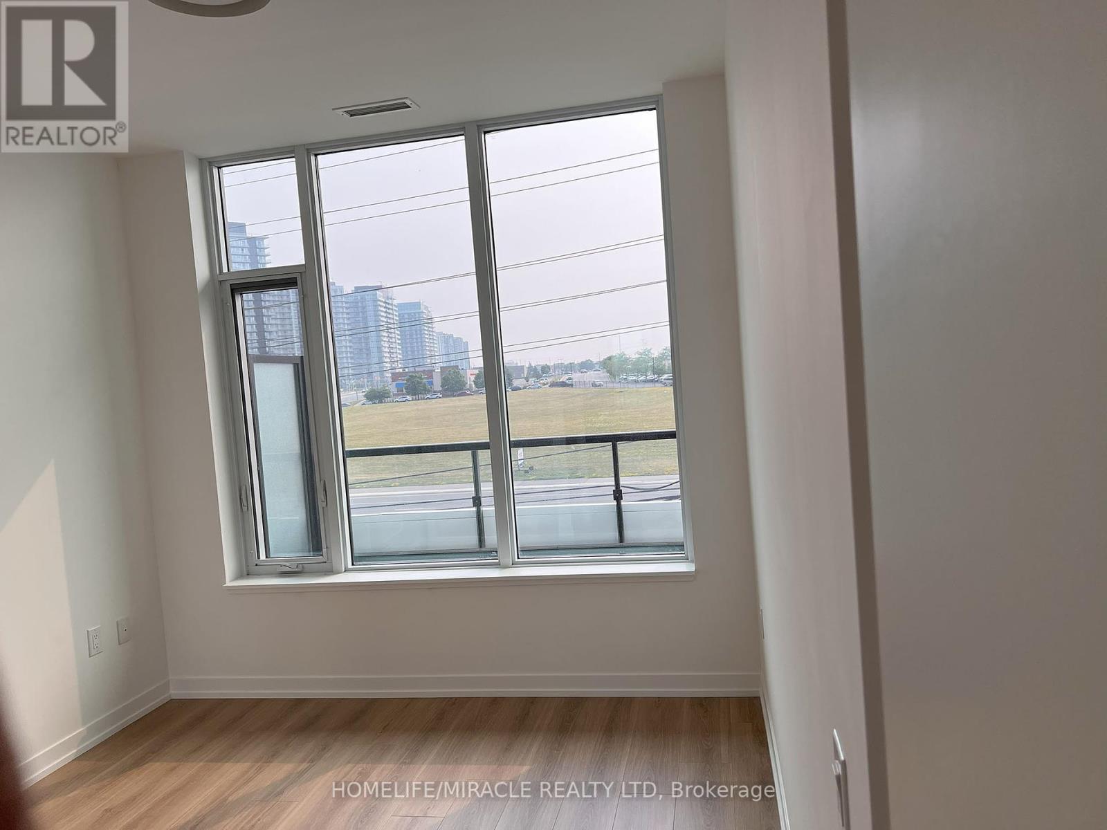 Photo 10 of 422 2485 Eglinton Avenue W, Mississauga ON