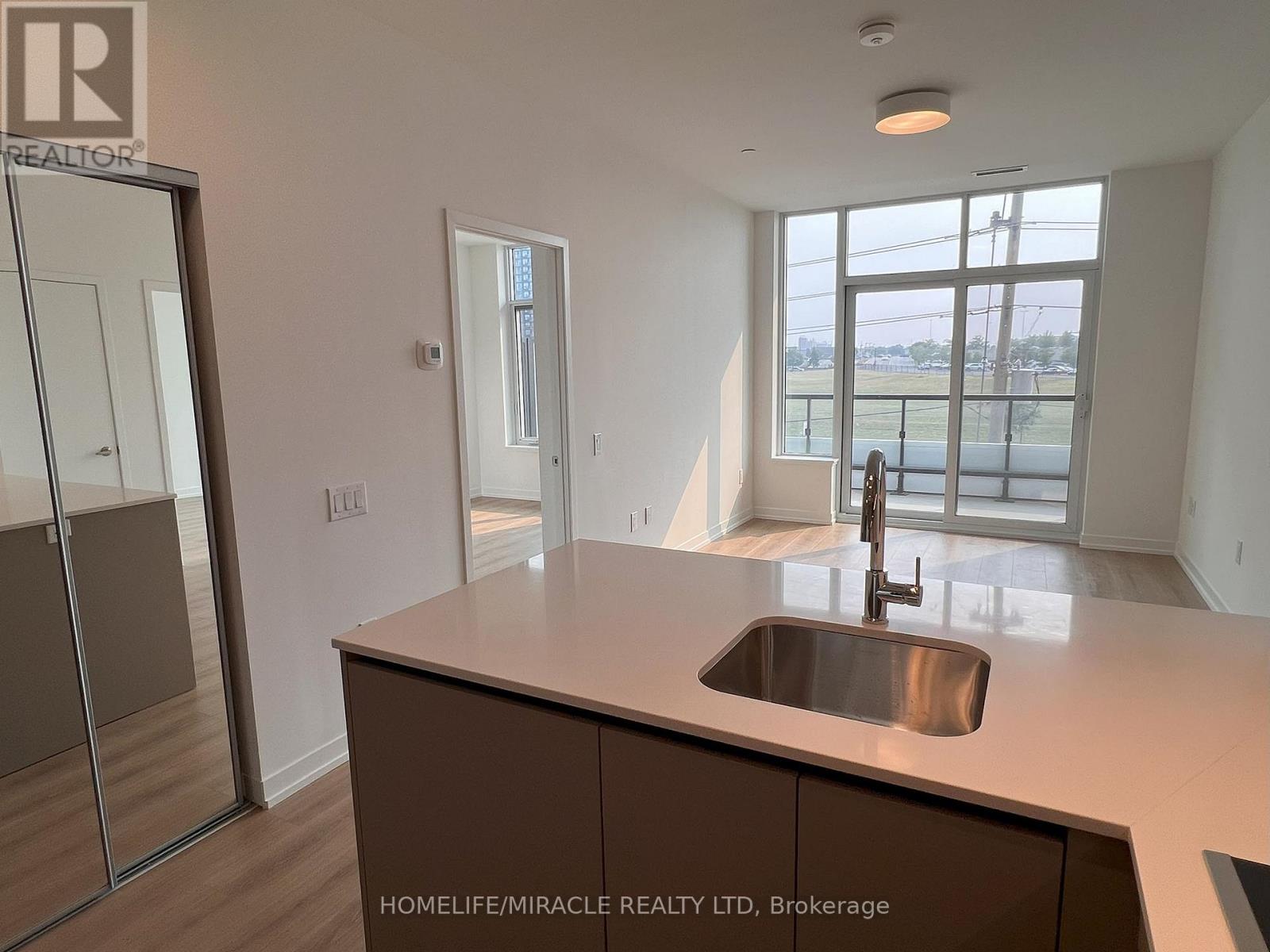Photo 3 of 422 2485 Eglinton Avenue W, Mississauga ON