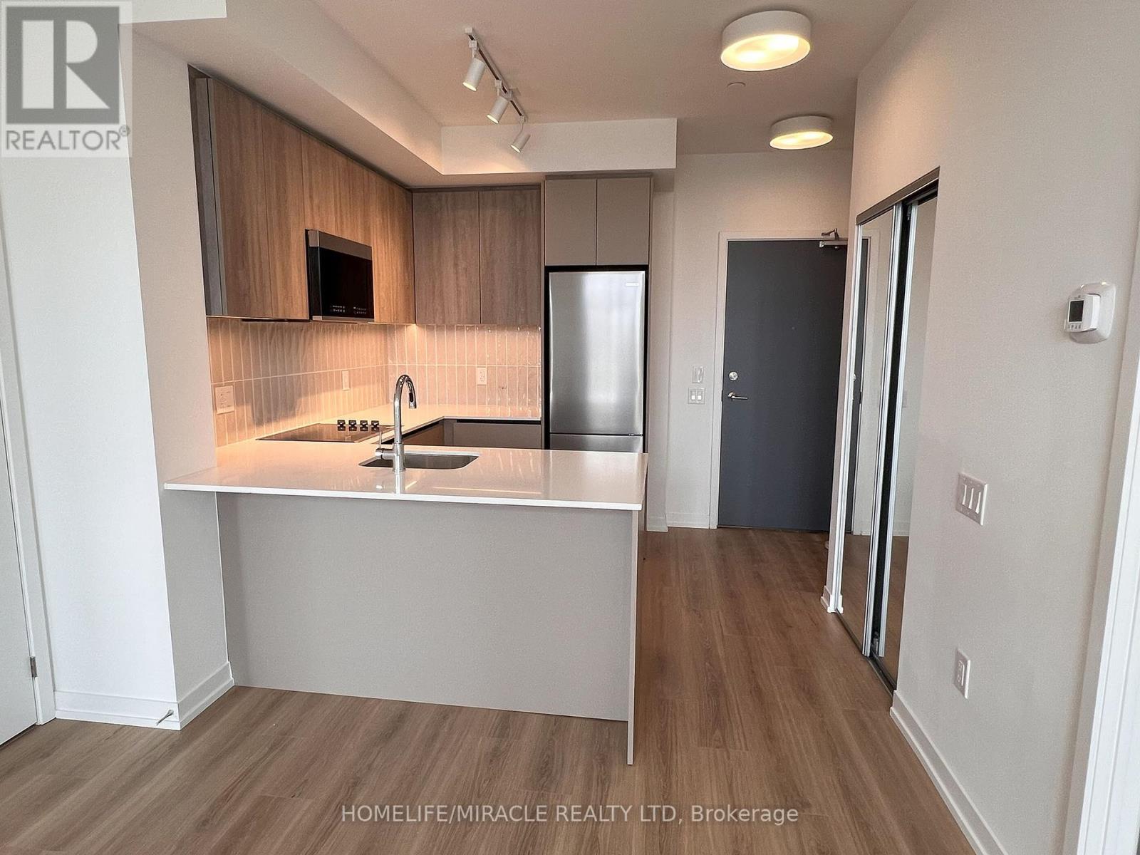 Photo 4 of 422 2485 Eglinton Avenue W, Mississauga ON