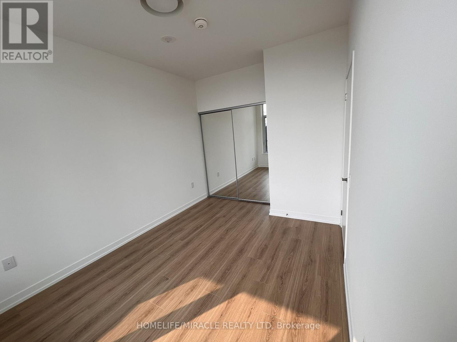 Photo 6 of 422 2485 Eglinton Avenue W, Mississauga ON