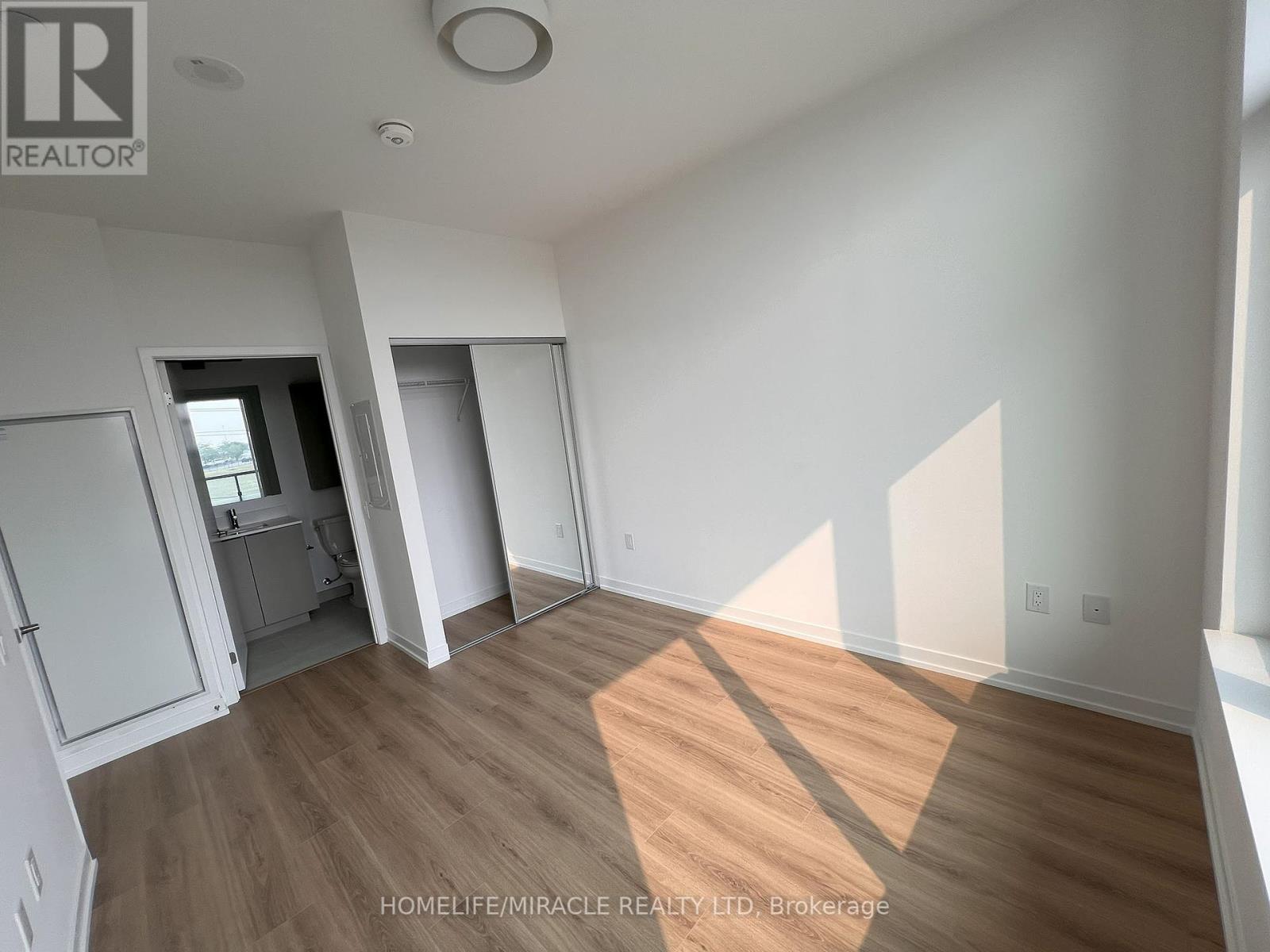Photo 7 of 422 2485 Eglinton Avenue W, Mississauga ON