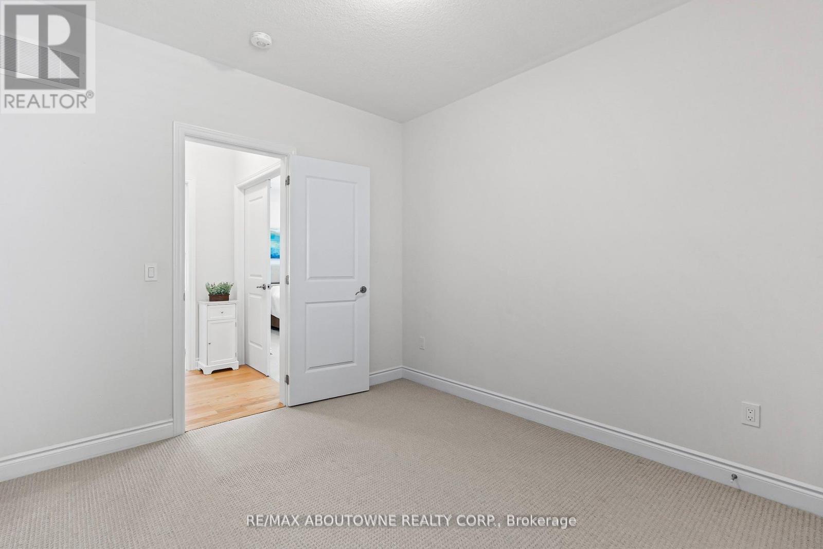 Photo 3 of 3470 Clayton Trail, Oakville ON