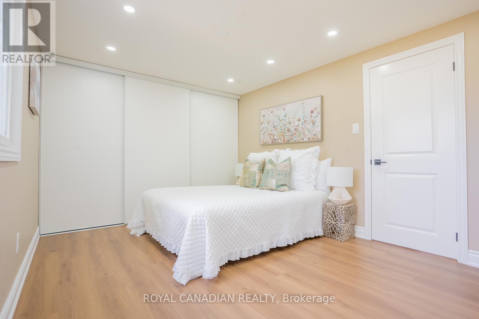 Photo 21 of 60 Cherrytree Drive W, Brampton ON