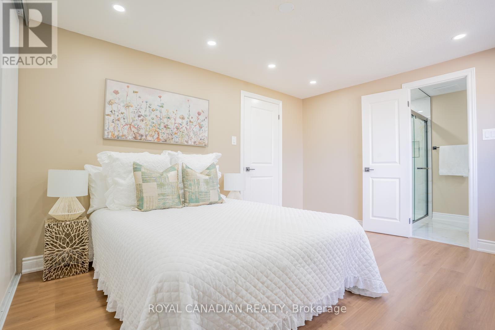 Photo 8 of 60 Cherrytree Drive W, Brampton ON