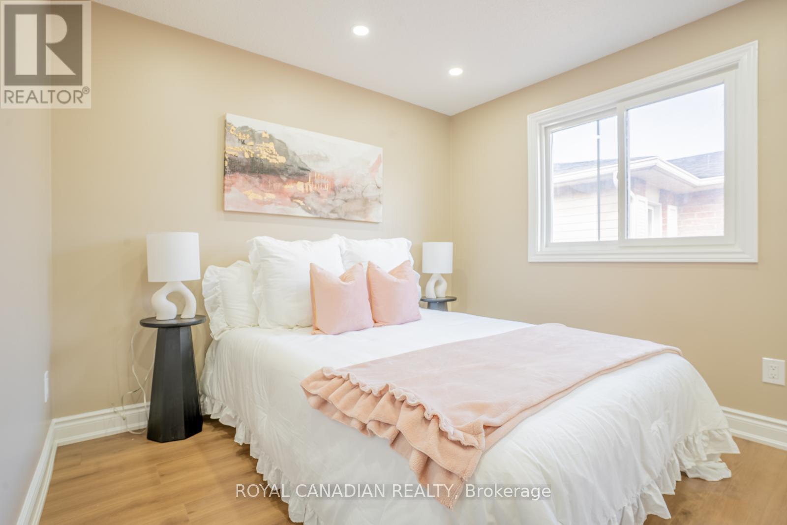 Photo 46 of 60 Cherrytree Drive W, Brampton ON
