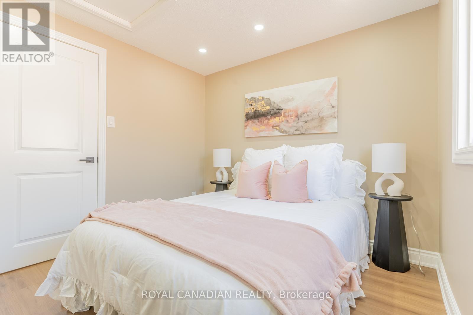 Photo 9 of 60 Cherrytree Drive W, Brampton ON