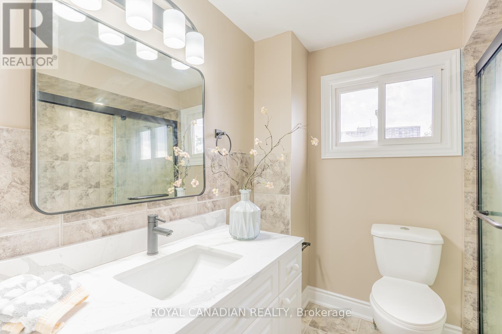 Photo 44 of 60 Cherrytree Drive W, Brampton ON