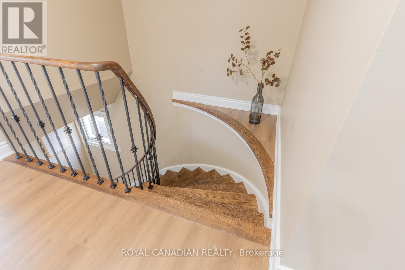 Photo 6 of 60 Cherrytree Drive W, Brampton ON