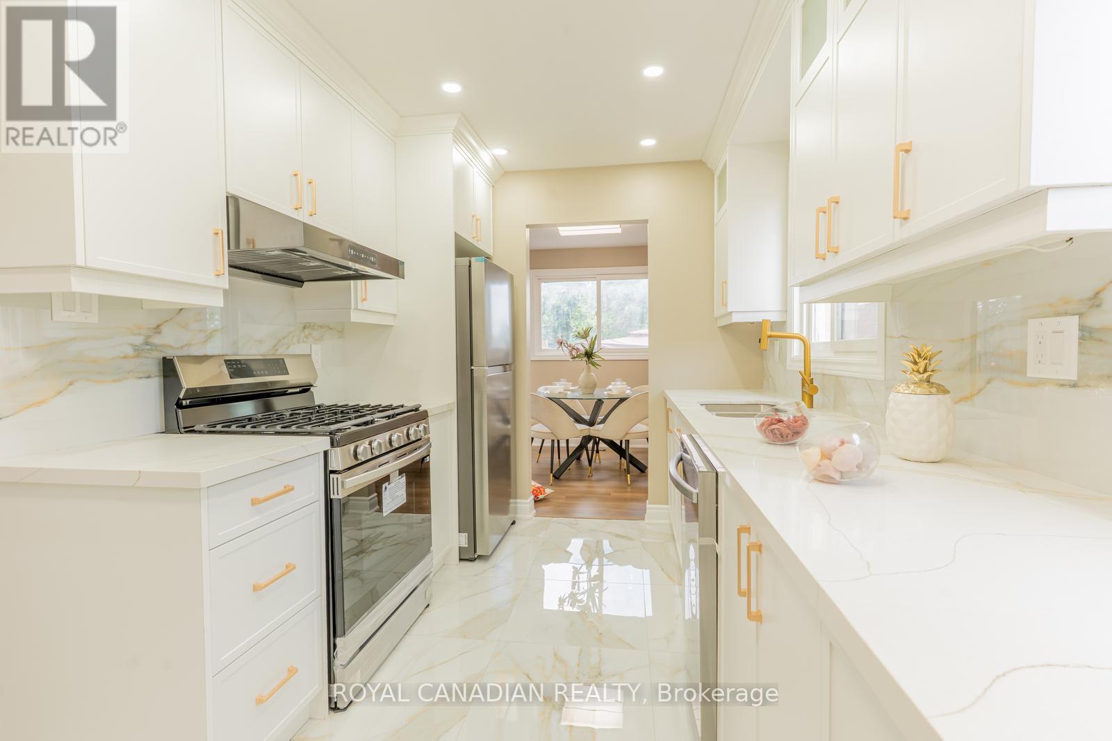 Photo 7 of 60 Cherrytree Drive W, Brampton ON