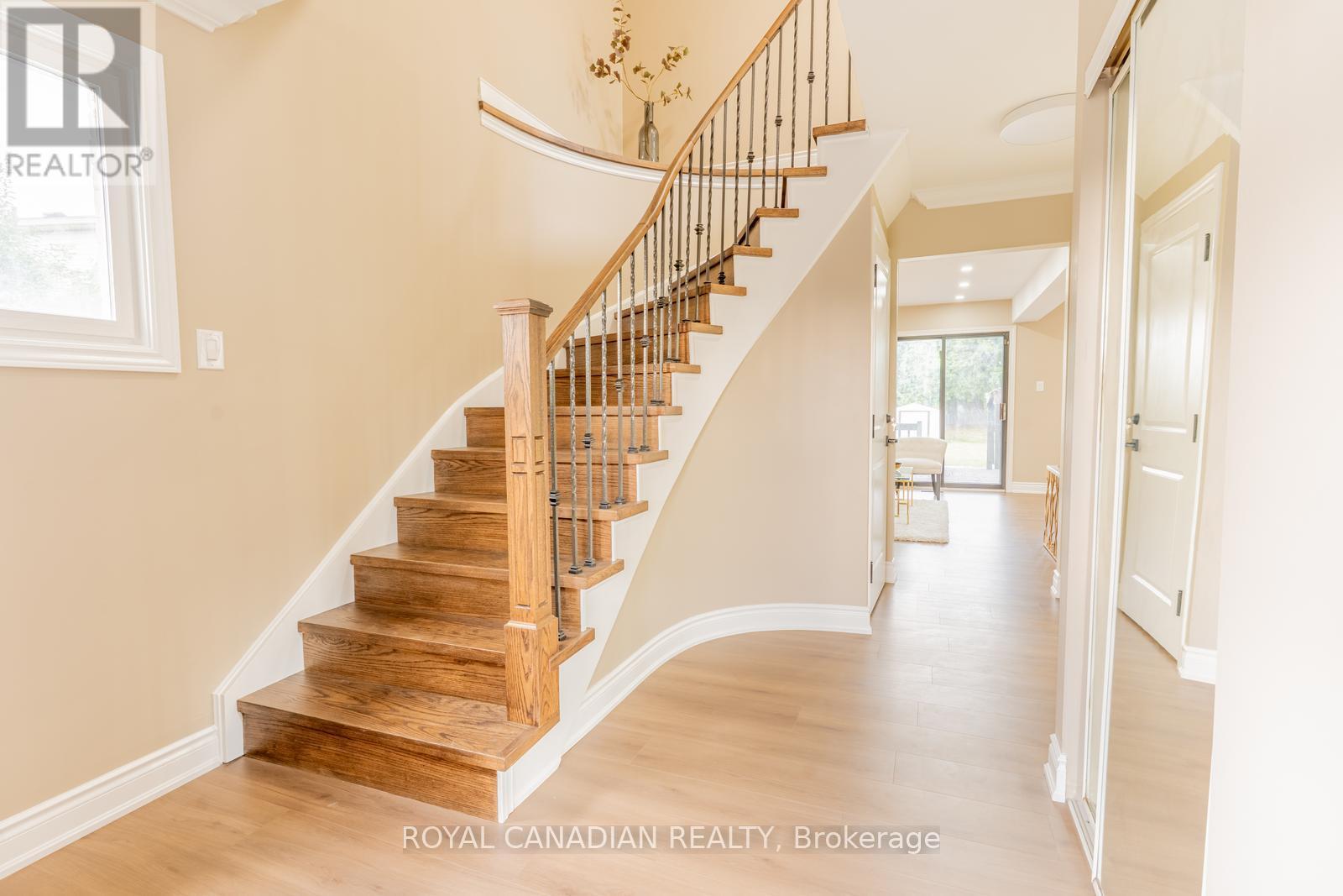 Photo 25 of 60 Cherrytree Drive W, Brampton ON