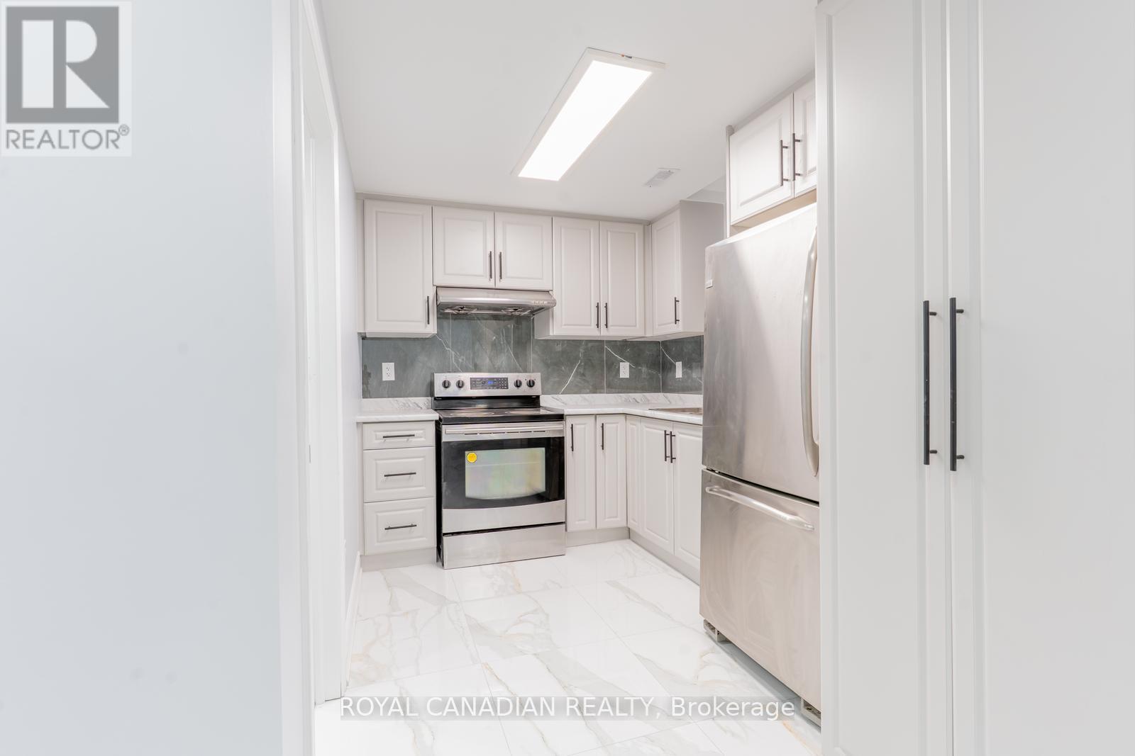 Photo 15 of 60 Cherrytree Drive W, Brampton ON