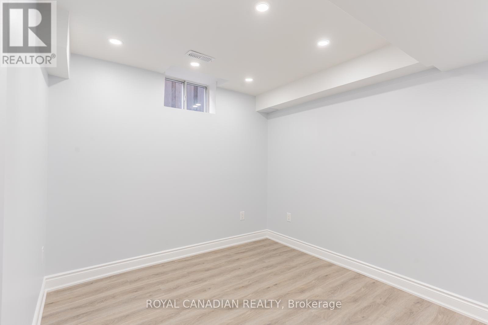 Photo 2 of 60 Cherrytree Drive W, Brampton ON