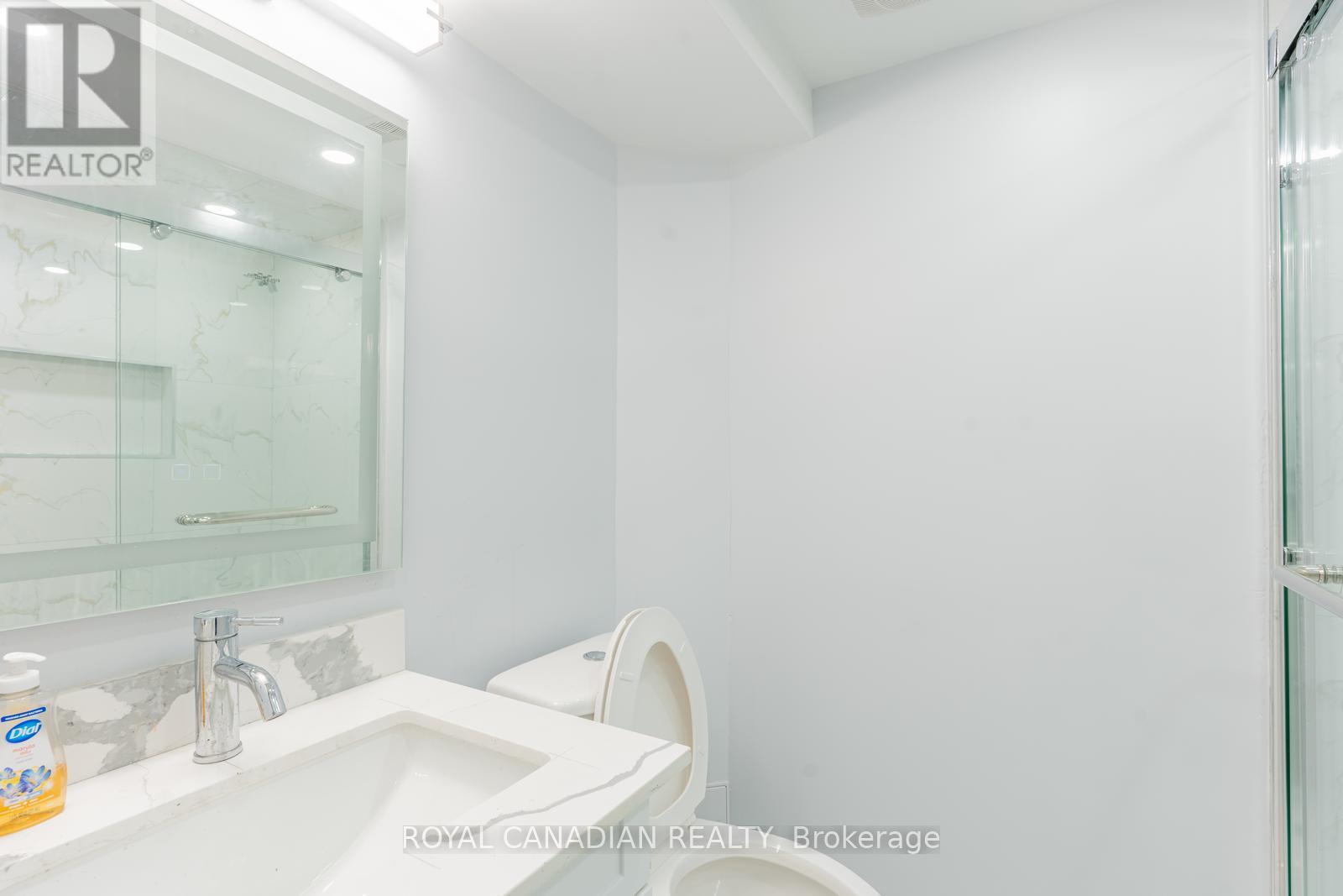 Photo 17 of 60 Cherrytree Drive W, Brampton ON