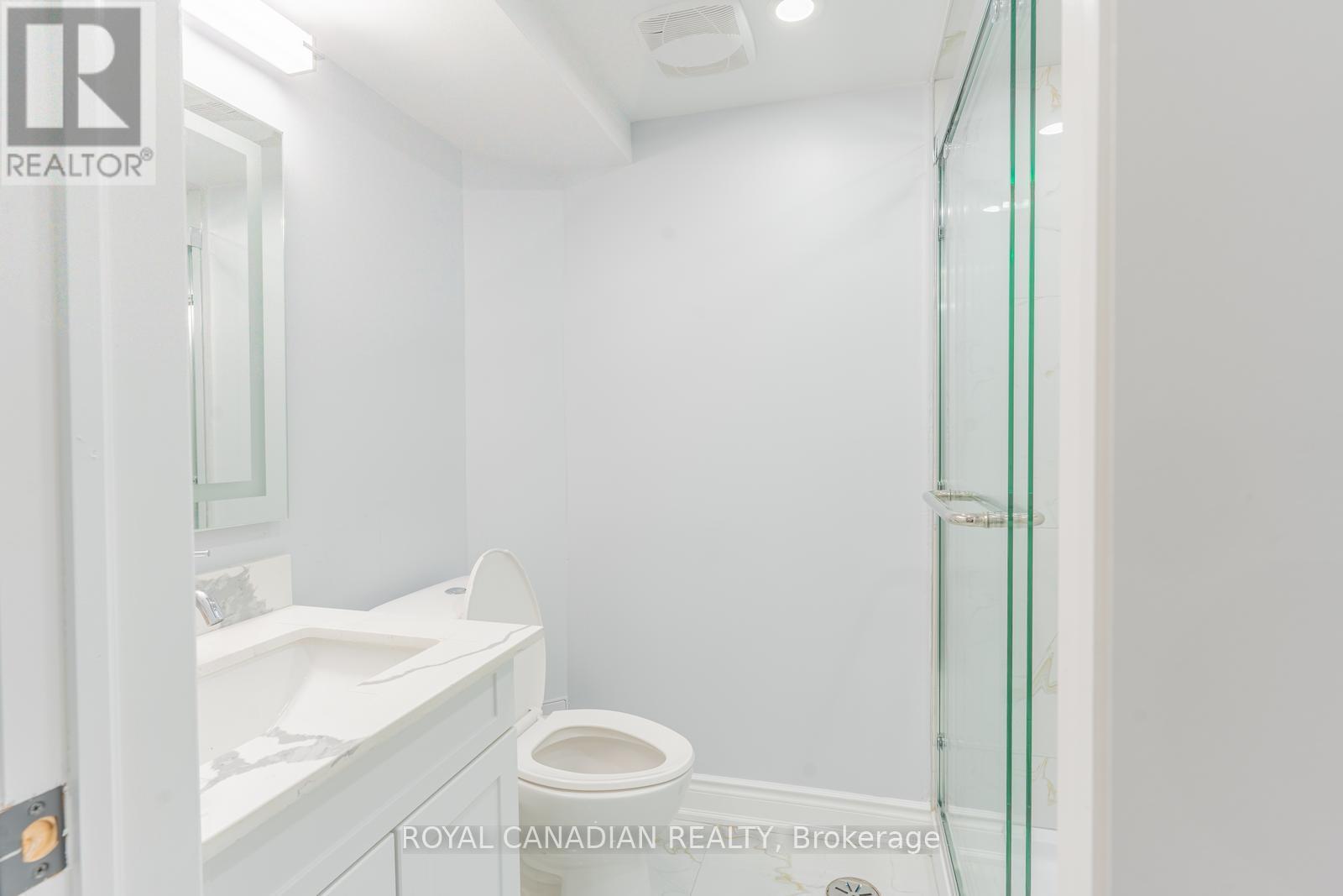 Photo 38 of 60 Cherrytree Drive W, Brampton ON