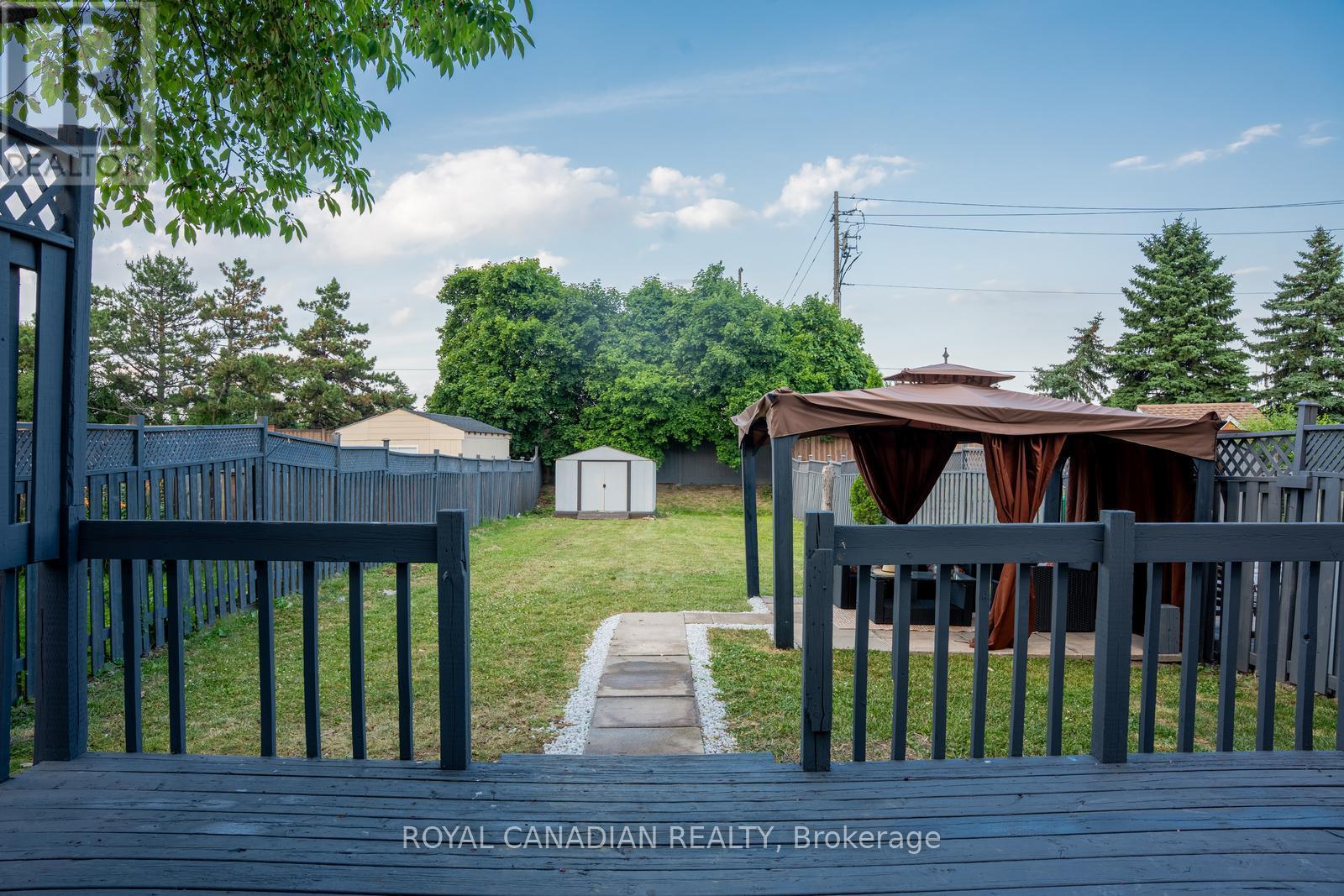 Photo 32 of 60 Cherrytree Drive W, Brampton ON