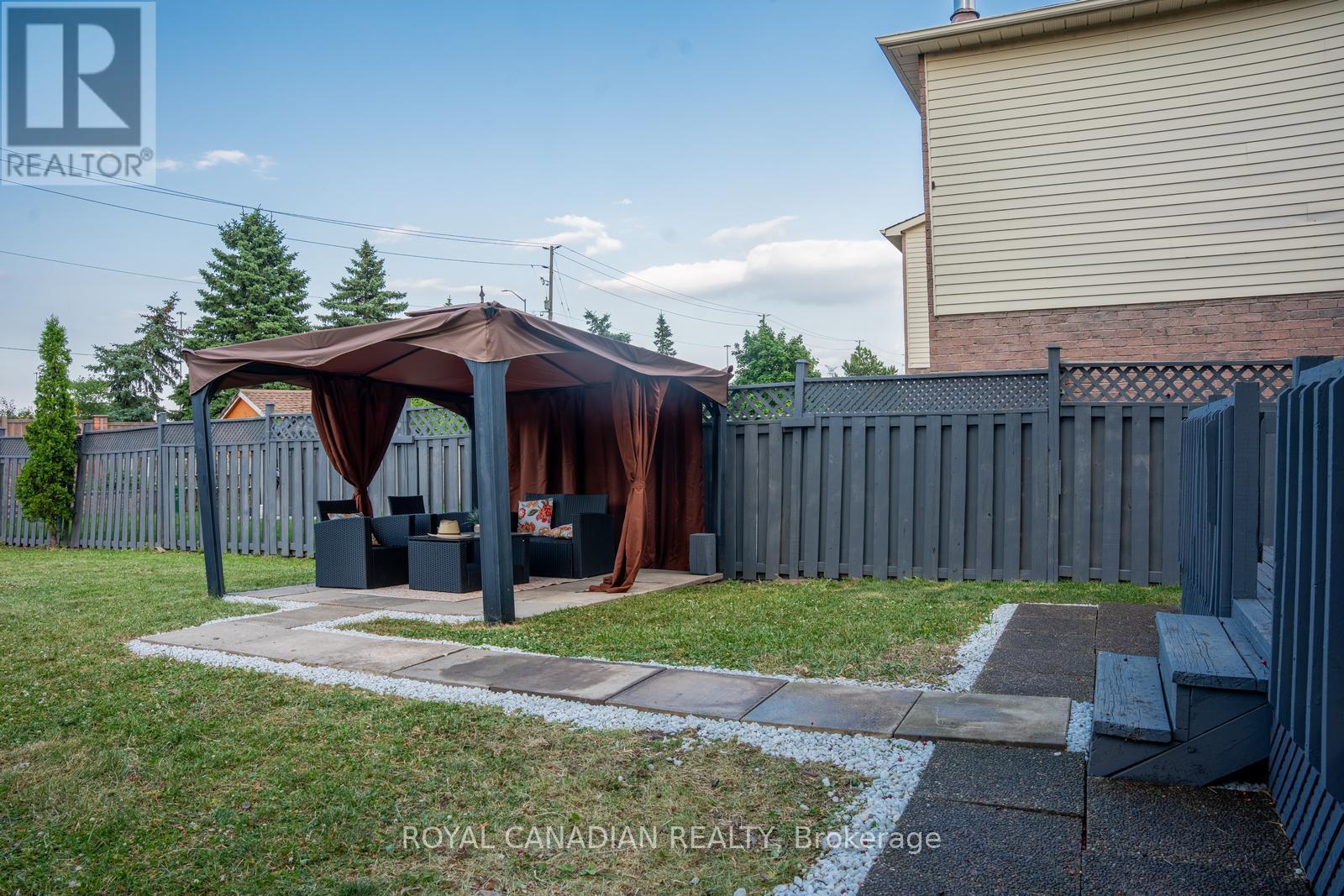 Photo 35 of 60 Cherrytree Drive W, Brampton ON