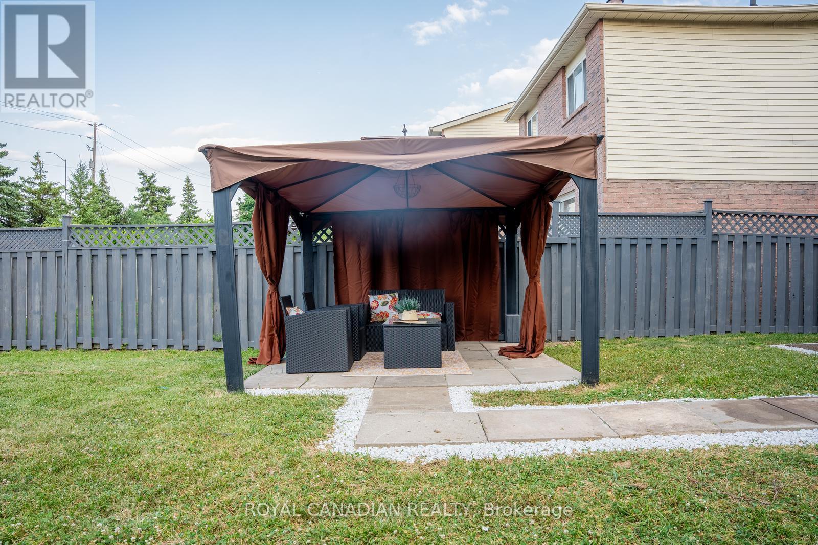 Photo 24 of 60 Cherrytree Drive W, Brampton ON