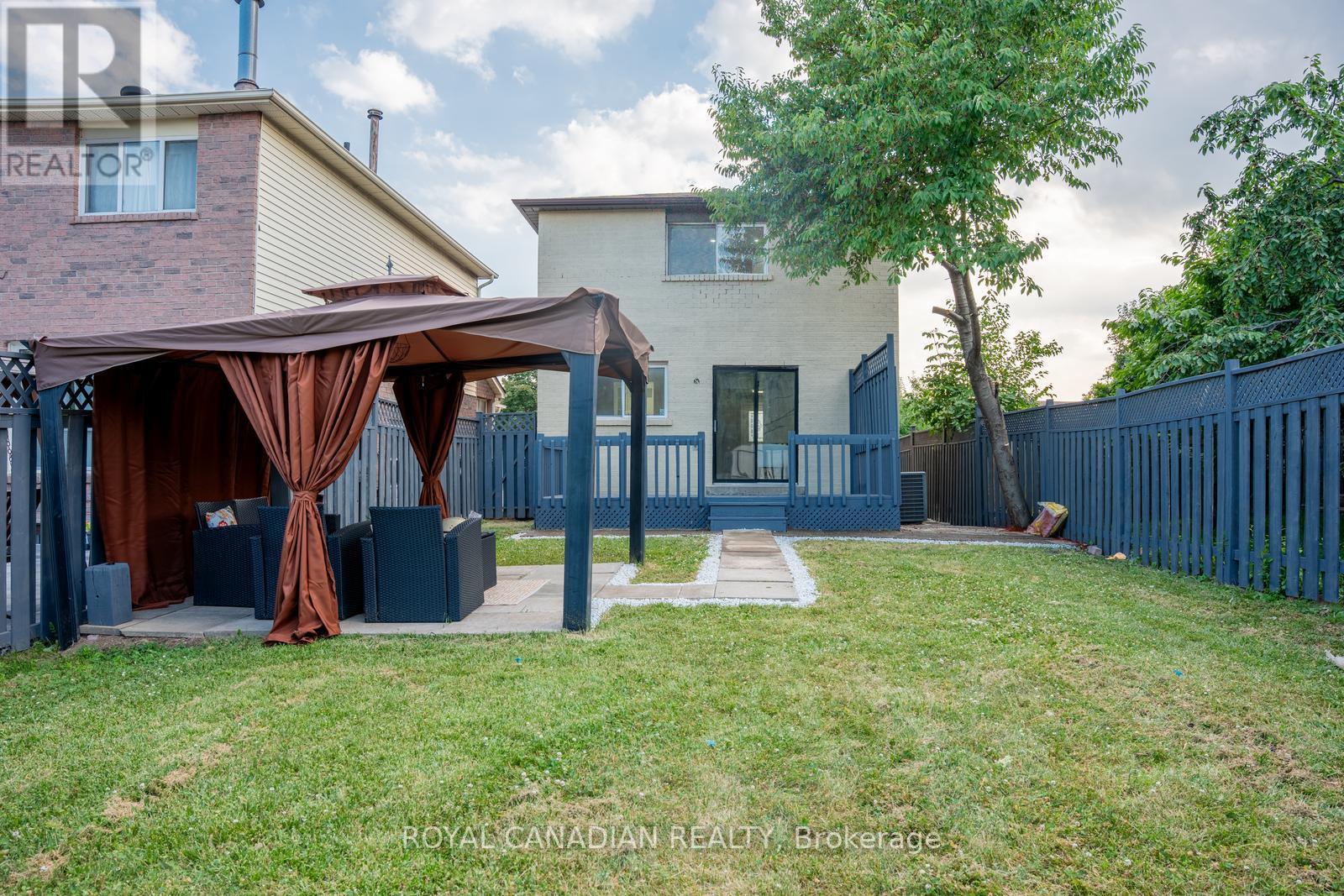 Photo 26 of 60 Cherrytree Drive W, Brampton ON
