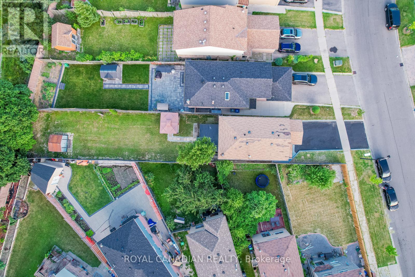 Photo 19 of 60 Cherrytree Drive W, Brampton ON