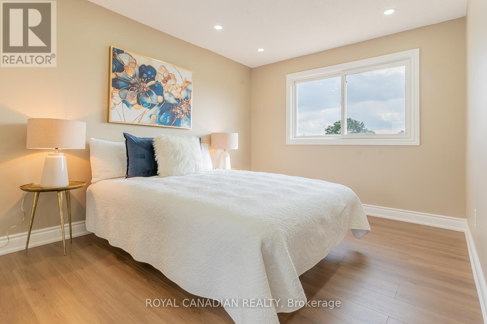 Photo 28 of 60 Cherrytree Drive W, Brampton ON