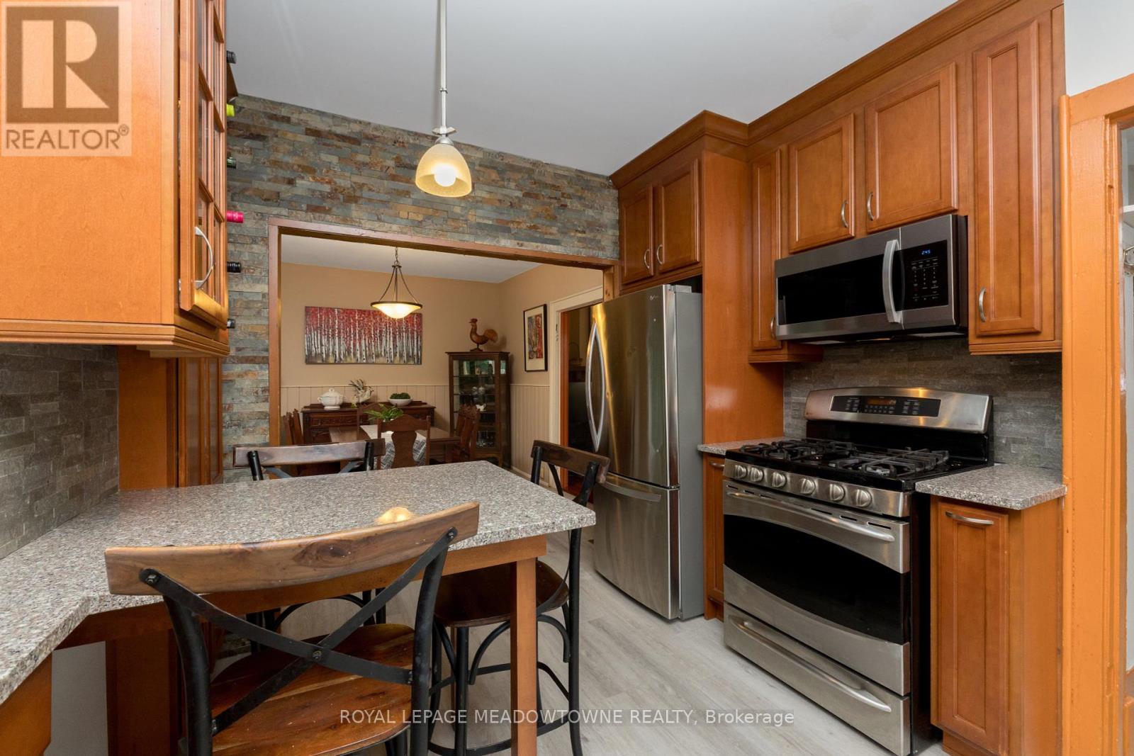 Photo 15 of 14 Academy Road, Halton Hills ON