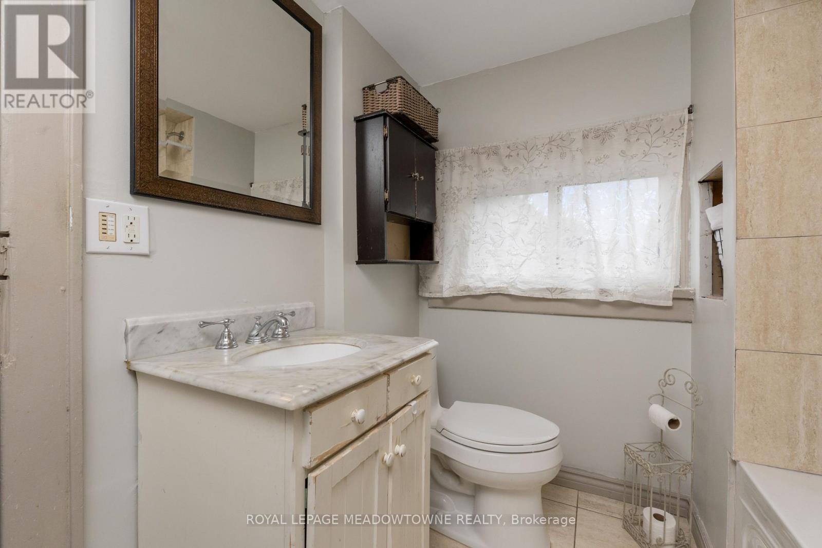 Photo 30 of 14 Academy Road, Halton Hills ON