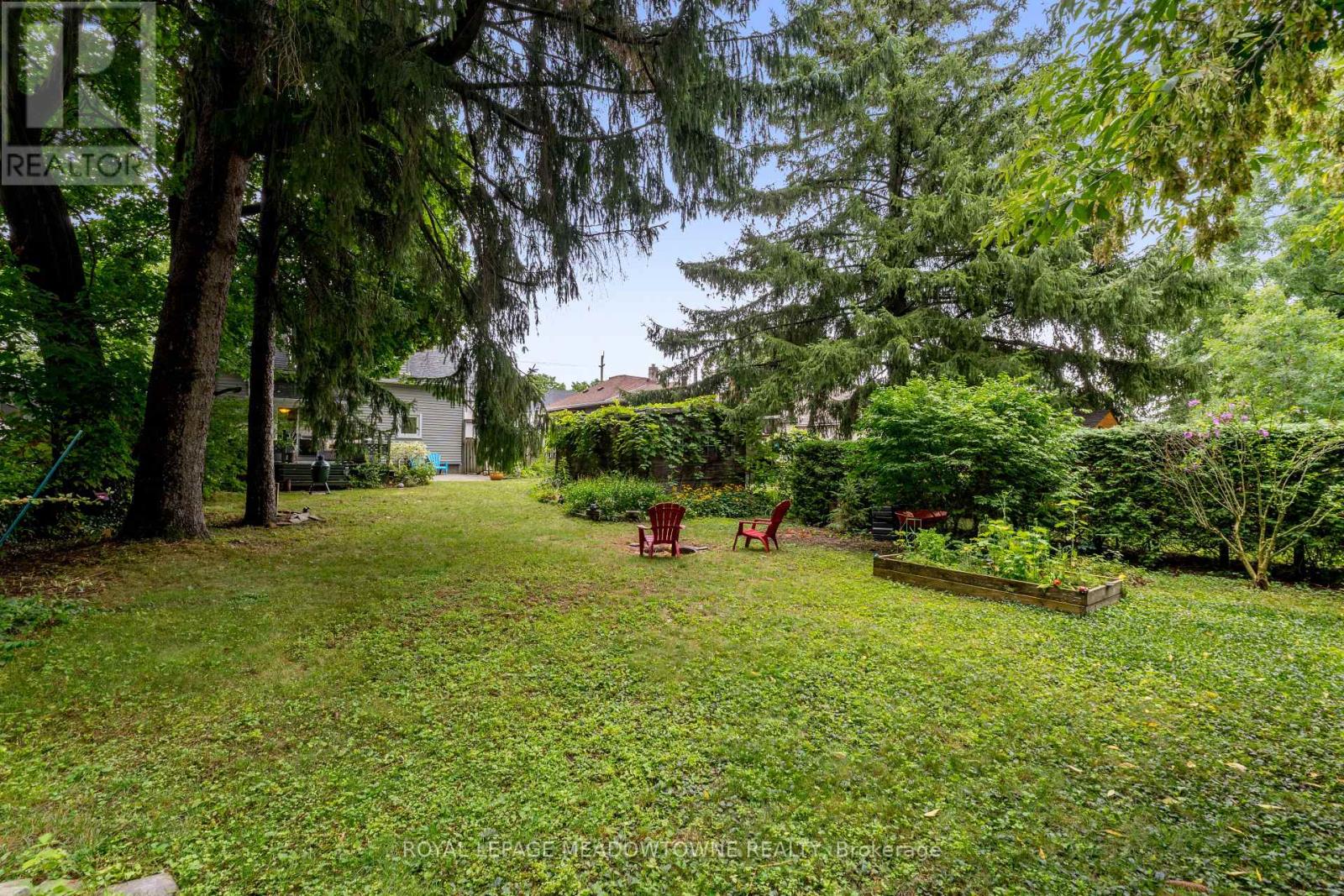 Photo 45 of 14 Academy Road, Halton Hills ON