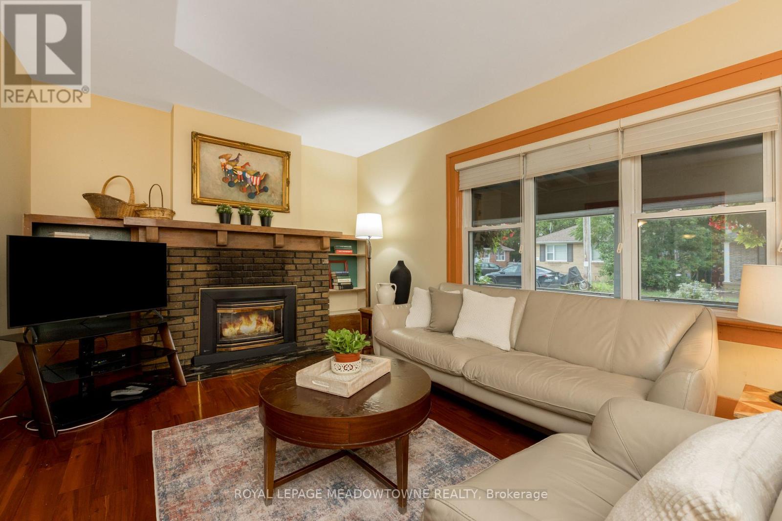 Photo 8 of 14 Academy Road, Halton Hills ON