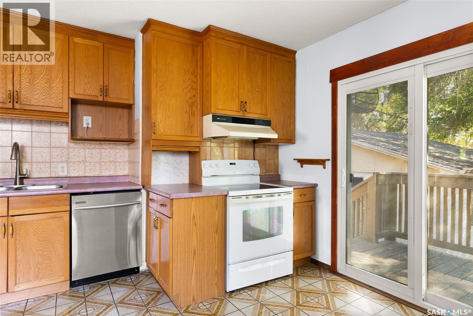 Single Family House Bi-level for Sale in  th AVENUE Regina 