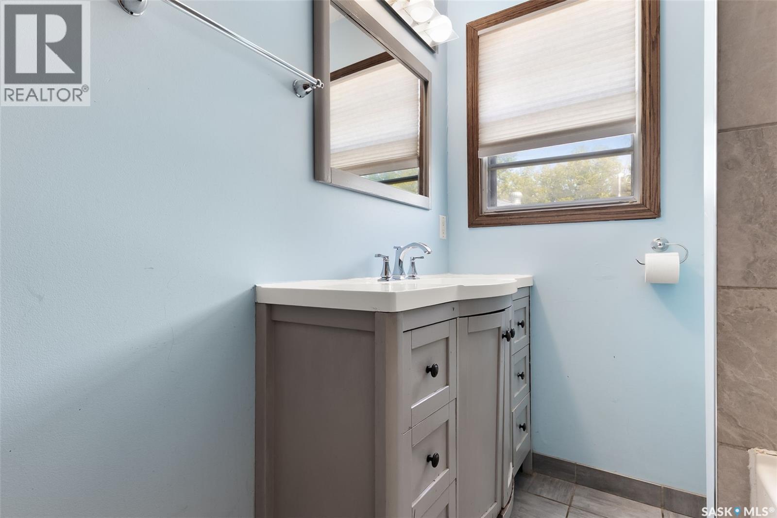 Single Family House Bi-level for Sale in  th AVENUE Regina 