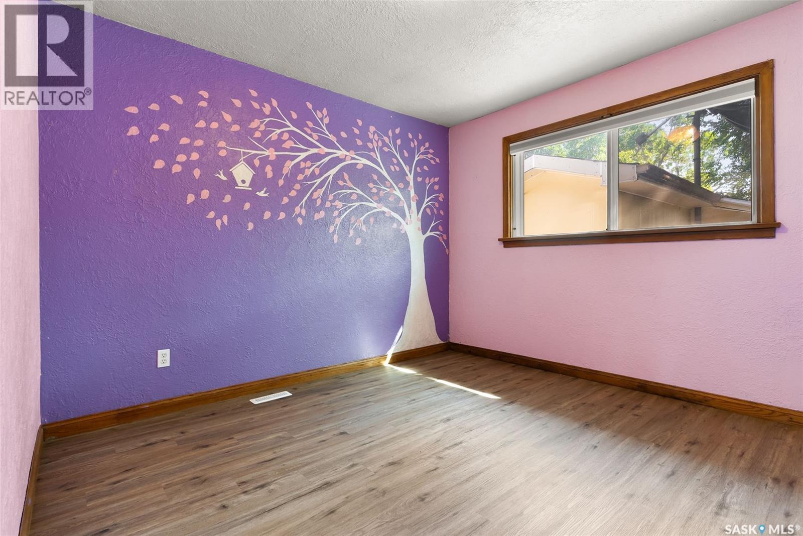 Single Family House Bi-level for Sale in  th AVENUE Regina 