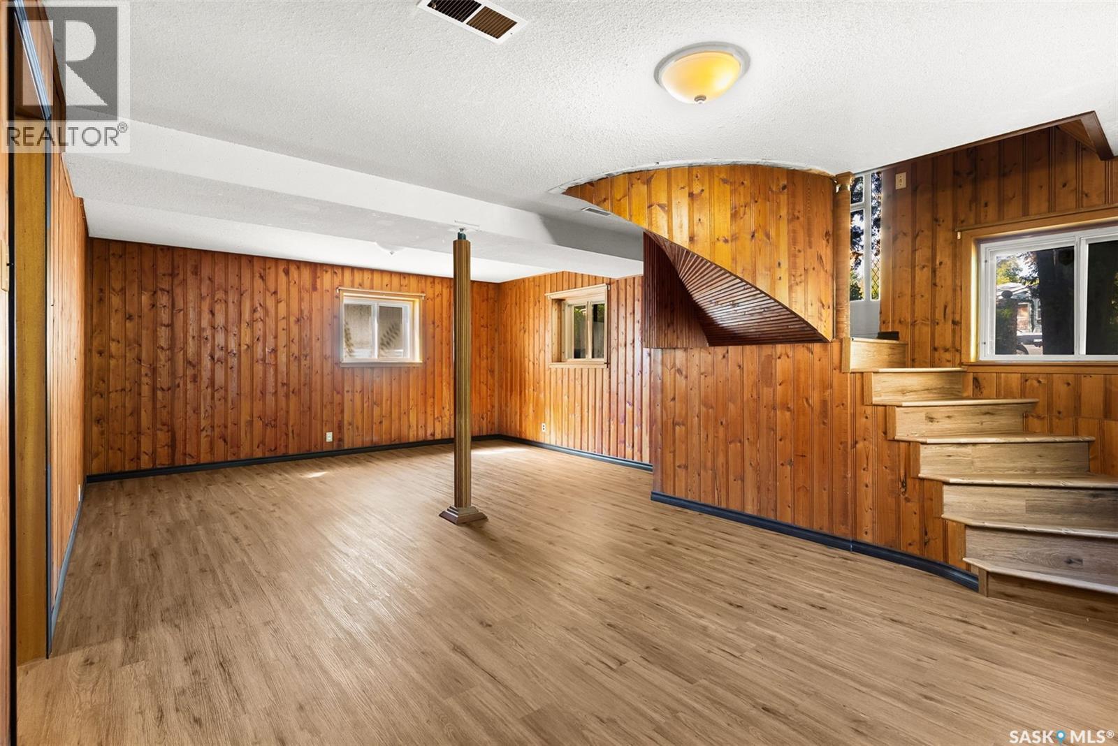 Single Family House Bi-level for Sale in  th AVENUE Regina 
