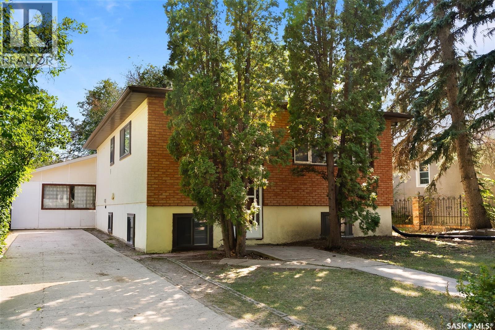 Single Family House Bi-level for Sale in  th AVENUE Regina 