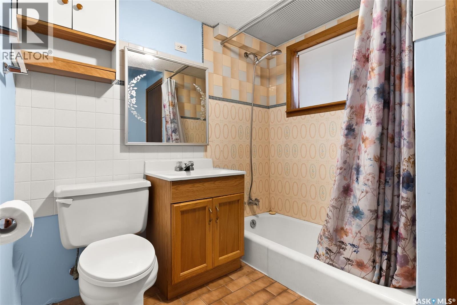 Single Family House Bi-level for Sale in  th AVENUE Regina 