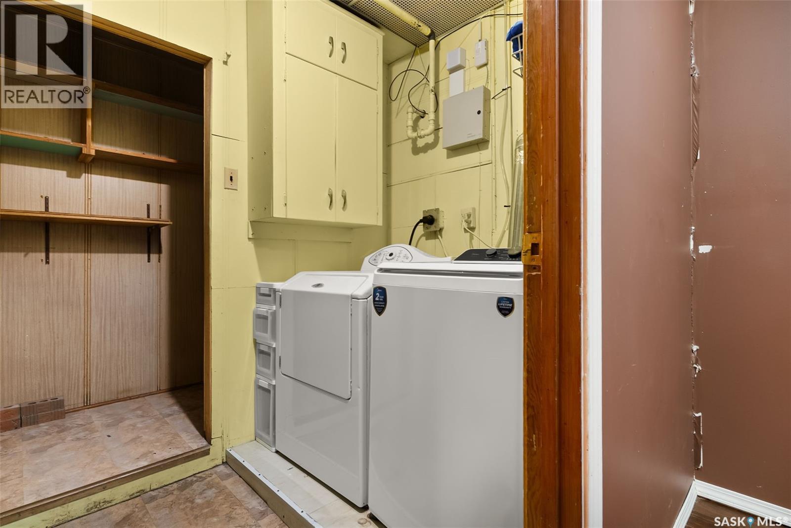 Single Family House Bi-level for Sale in  th AVENUE Regina 