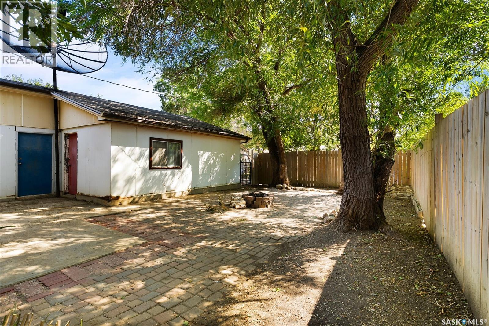 Single Family House Bi-level for Sale in  th AVENUE Regina 