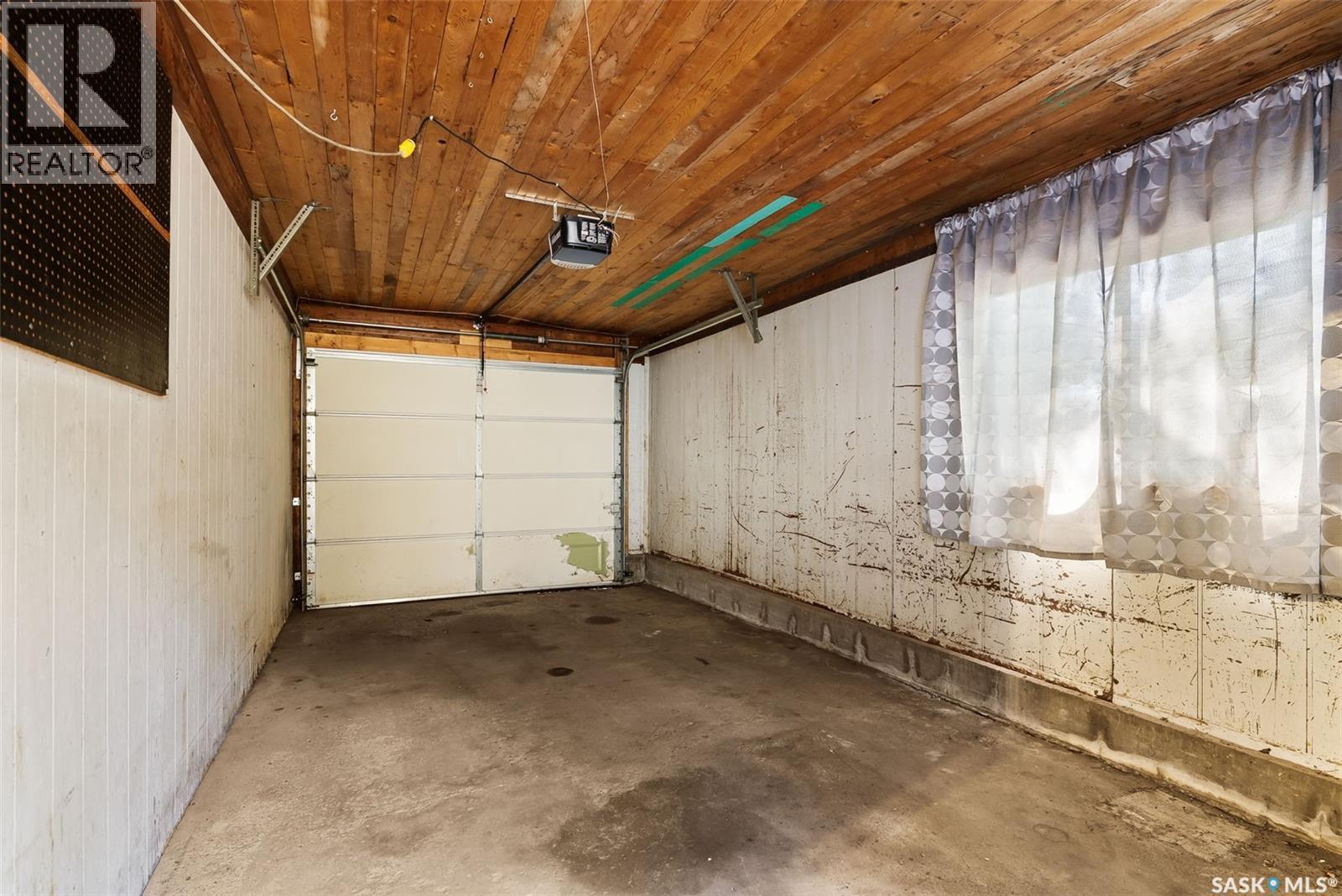 Single Family House Bi-level for Sale in  th AVENUE Regina 